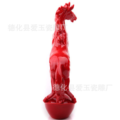 馬到功成，藝韻傳家——探索德化陶瓷馬工藝品的藝術(shù)魅力與商業(yè)價(jià)值